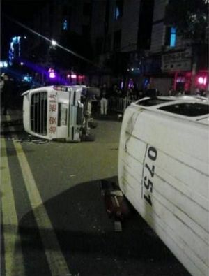 车祸,在救护人员对受害者进行施救过程中,受害家属和现场群众受不法分图片
