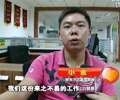 小金是“阳光下之家”的志愿者,平时利用业余时间参加帮扶工作。今年27岁的他现在已经是一家桶装水店的老板了,同时还经营了一个文化礼品公司,不久前还建立了自己的幸福小家。他现在依然记得刚从监狱出来的时候,身上除了100块路费什么也没有,更没有奢望过可以拥有这样的安逸生活,“‘阳光下之家’把我从生活的阴影里拉出来,让我看到了转机。”【详细】