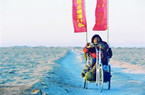 徐州牛人坐轮椅穿行中国