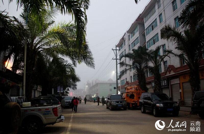 云南景谷震后第一个清晨:永平镇社会秩序正常(图)【2】