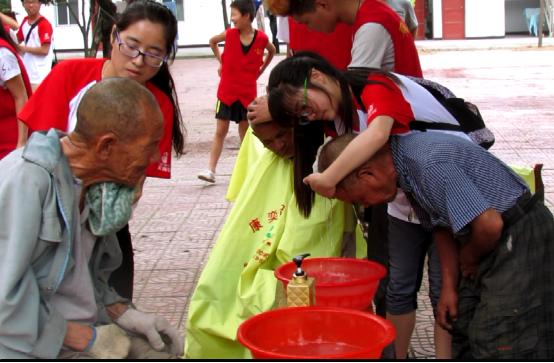 大学生暑期社会实践经历:当一天雷锋--社会--人