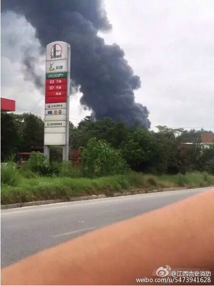 官方辟谣:江西赣州加油站爆炸不实 系涂料厂火