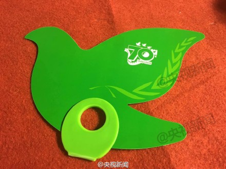 揭秘胜利日阅兵观礼席位上的神秘布袋 究竟装了啥【5】