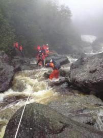 Sichuan seven college students travel rainstorm trapped deep river (Figure)