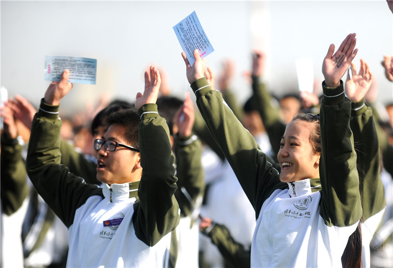 12月2日，在陕西西咸新区秦汉新城“陕西省第二届残疾人幸福运动季”活动上，1000名残疾人和健全人撑伞拼成了史上最大中国残疾人联合会会标，挑战世界吉尼斯纪录成功