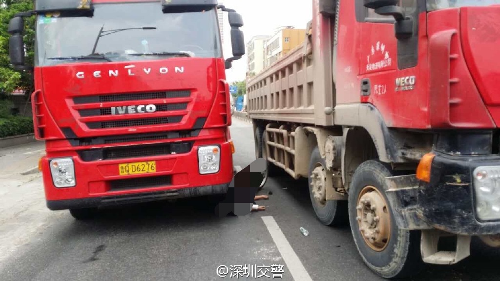 深圳:大货车与电动车碰撞致2死1伤