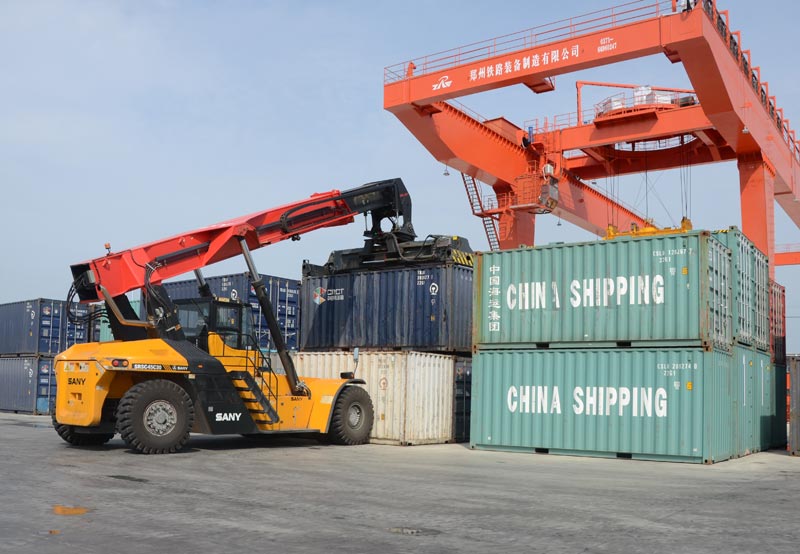 航拍西北最大公铁联运现代化物流基地