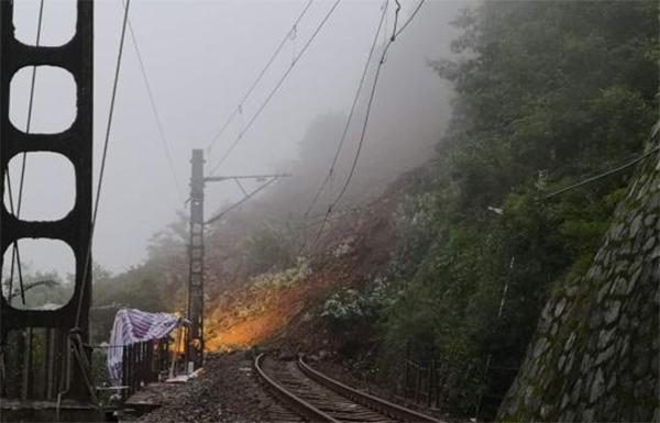 宝成线连续发生山体崩塌灾害影响18趟列车