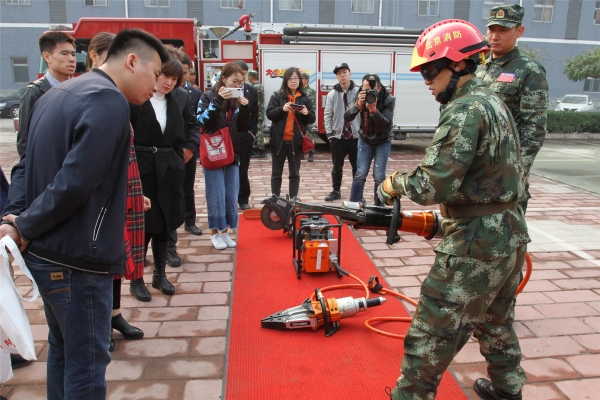 北京石景山举行第二十八届119消防宣传月活动启动仪式