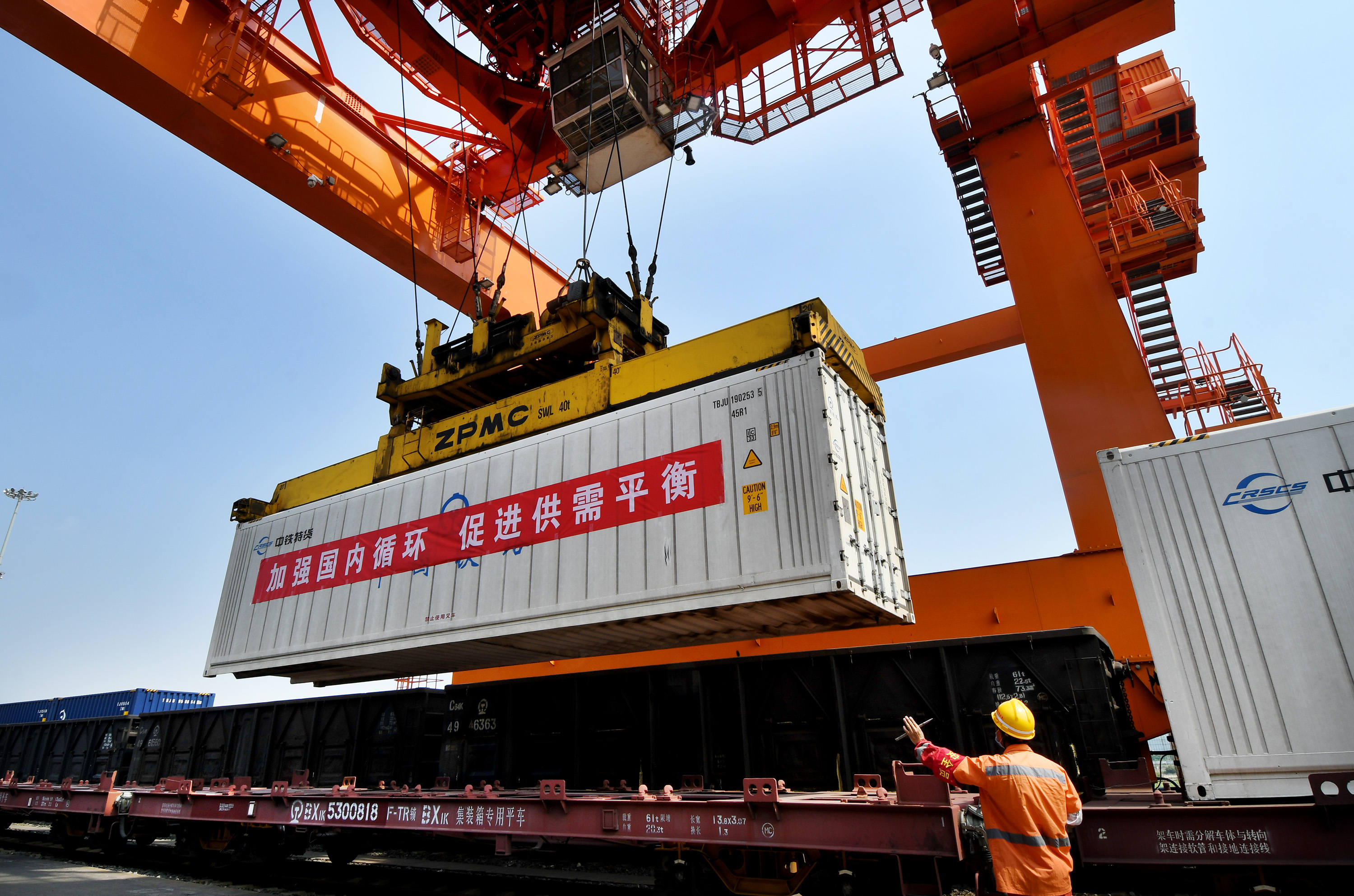 7��16��,��·�����ּ������޹�˾���װ������վ����������ؼ�װ�����ڽ��е���װ����ҵ���ɭ/��