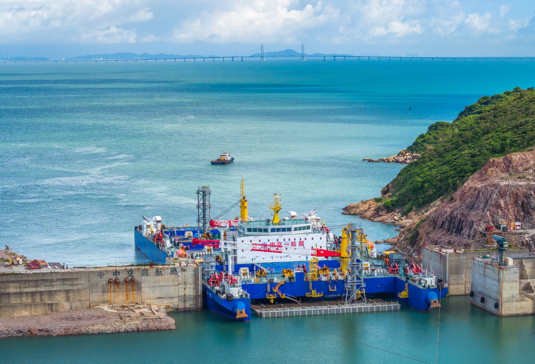 ��һ����1���ų������䰲װһ�崬�ϴ�E23�ܽں����ս�ͷ���麣��ɽ��������ǰ������ˮ��6��8���㣬���˻���Ƭ����