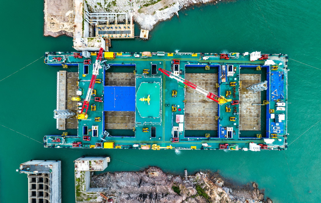 ��һ����1���ų������䰲װһ�崬�ϴ�E23�ܽں����ս�ͷ���麣��ɽ��������ǰ������ˮ��6��8���㣬���˻���Ƭ����