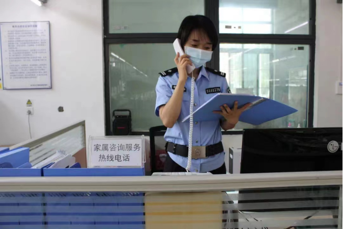 杨莎在工作。四川省女子强制隔离戒毒所供图