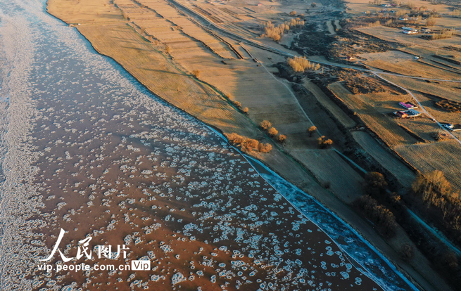内蒙古托克托：黄河现流凌景观