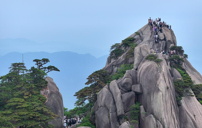  Tiandu Peak in Huangshan, Anhui, reopened to the outside world