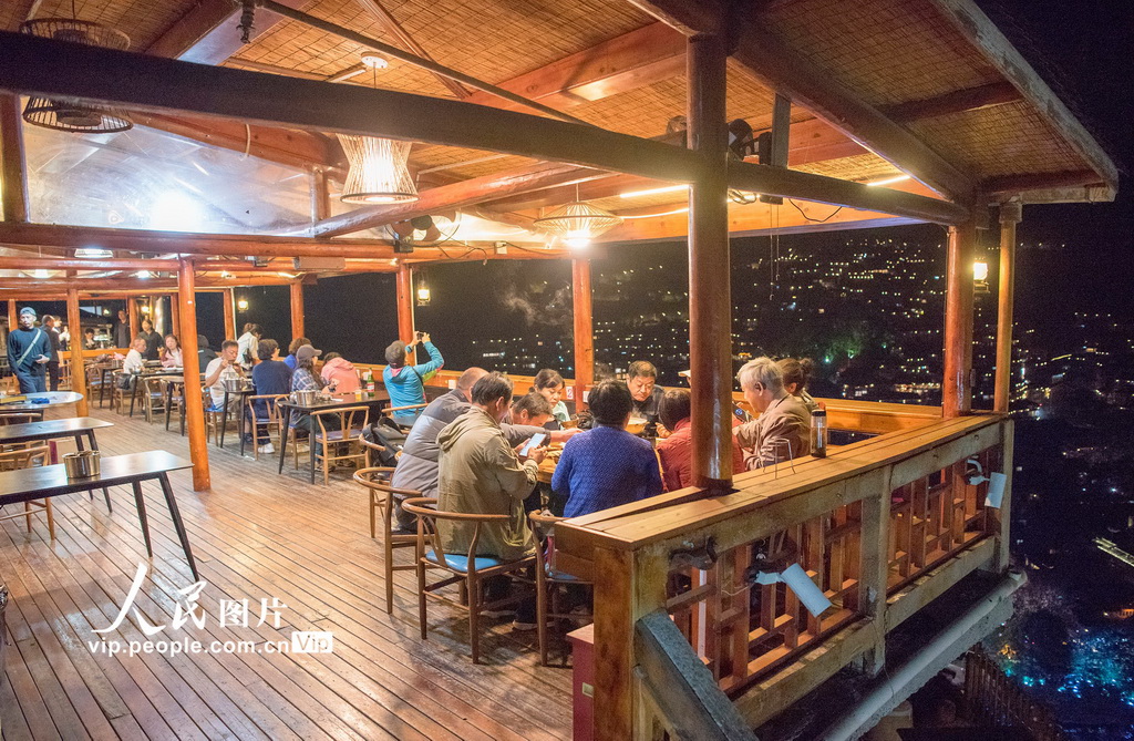 贵州雷山：西江千户苗寨夜景璀璨【2】