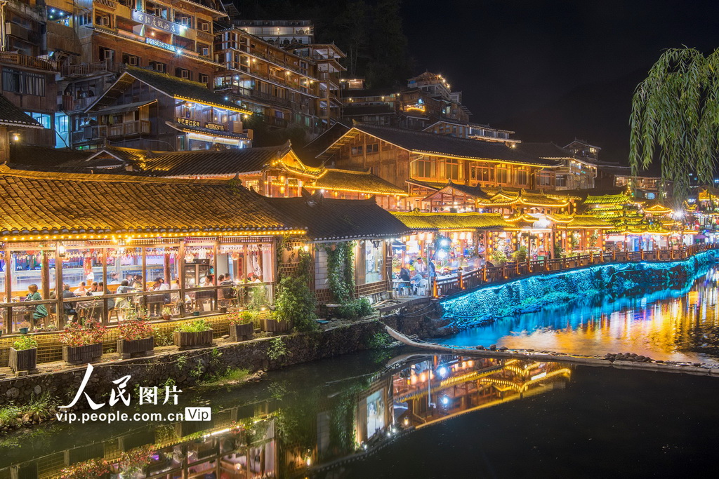 贵州雷山：西江千户苗寨夜景璀璨【4】