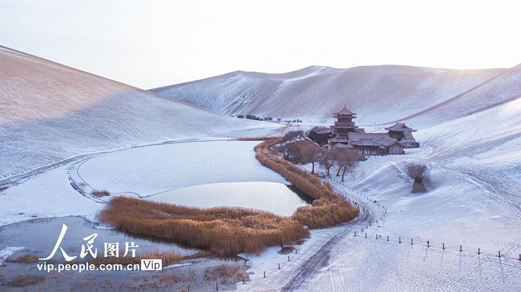甘肃敦煌：雪落大漠景如画【2】