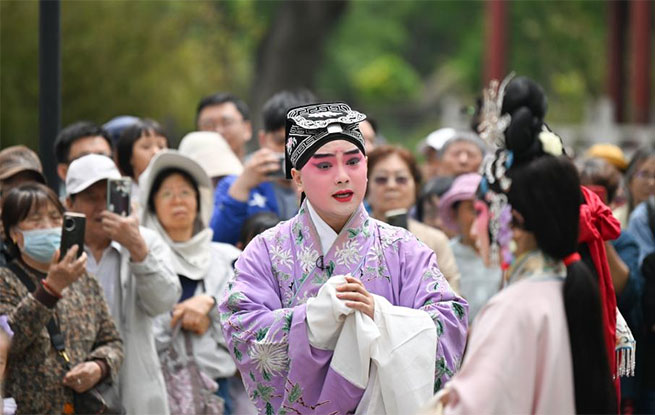 天津：在百年公园邂逅一出好戏