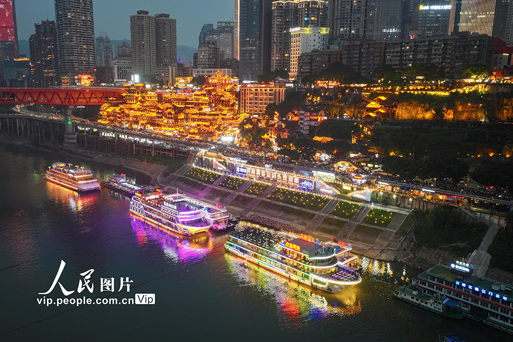 重庆：“夜经济”红火【3】