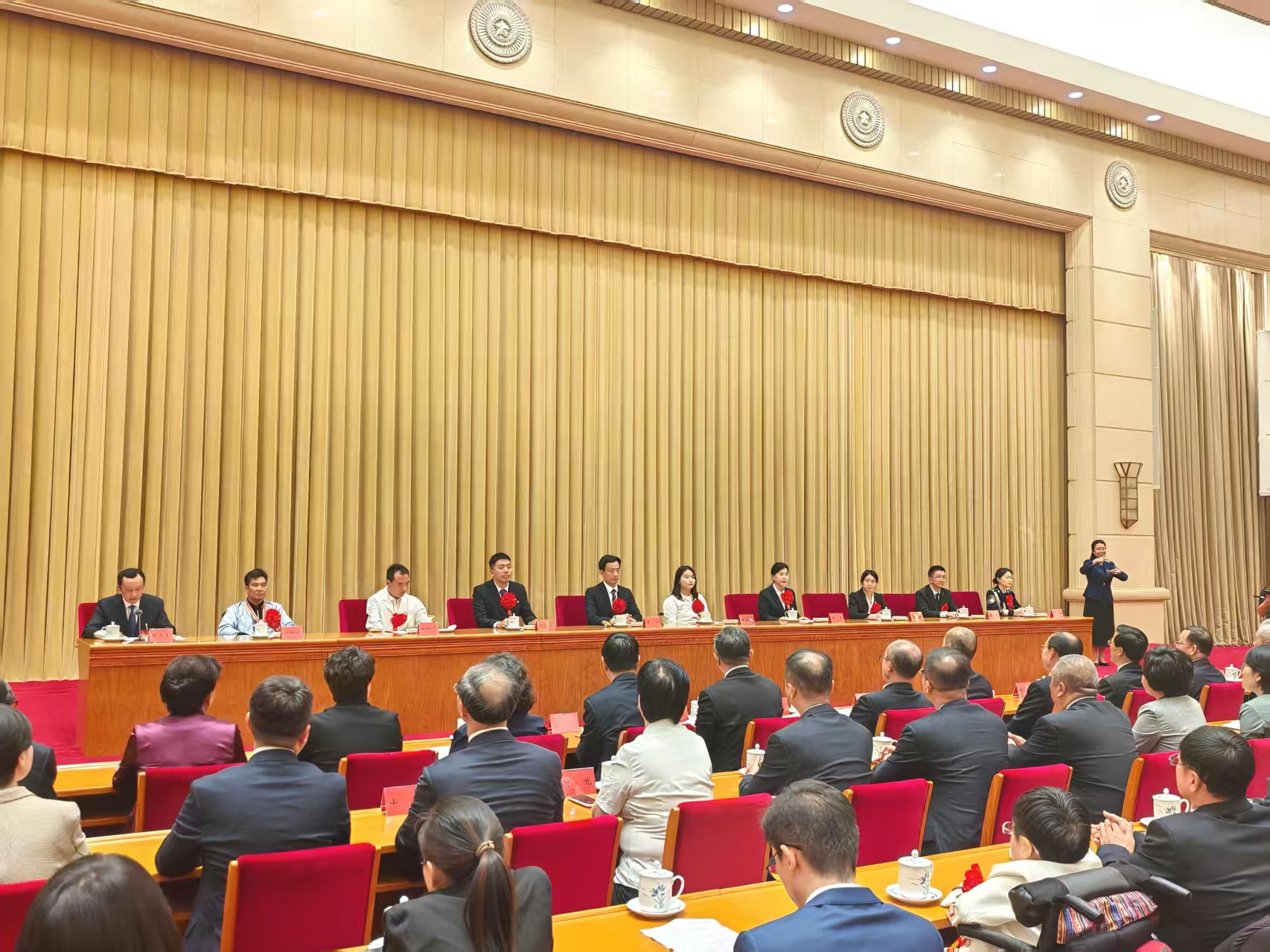 第七次全国自强模范暨助残先进事迹首场报告会现场。 人民网记者 王子锋摄