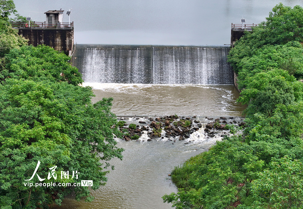 江西泰和：水库泄洪保安全【4】