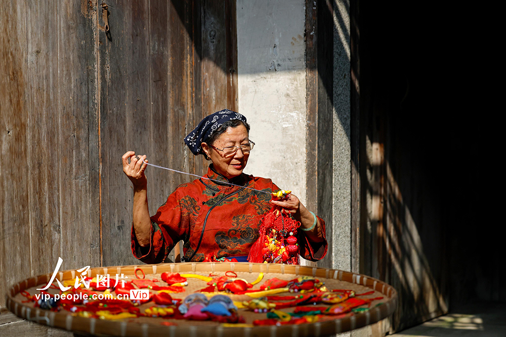 安徽歙县：赶制“徽州端午锦”【5】