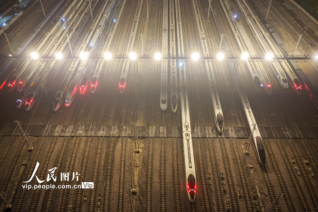 江苏南京：动车组秋季整修拉开帷幕