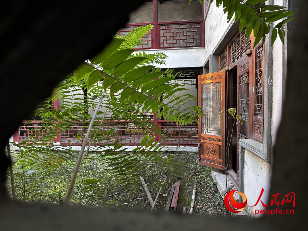 成都市龙潭水乡一仿古建筑内部。人民网记者 游天燚摄
