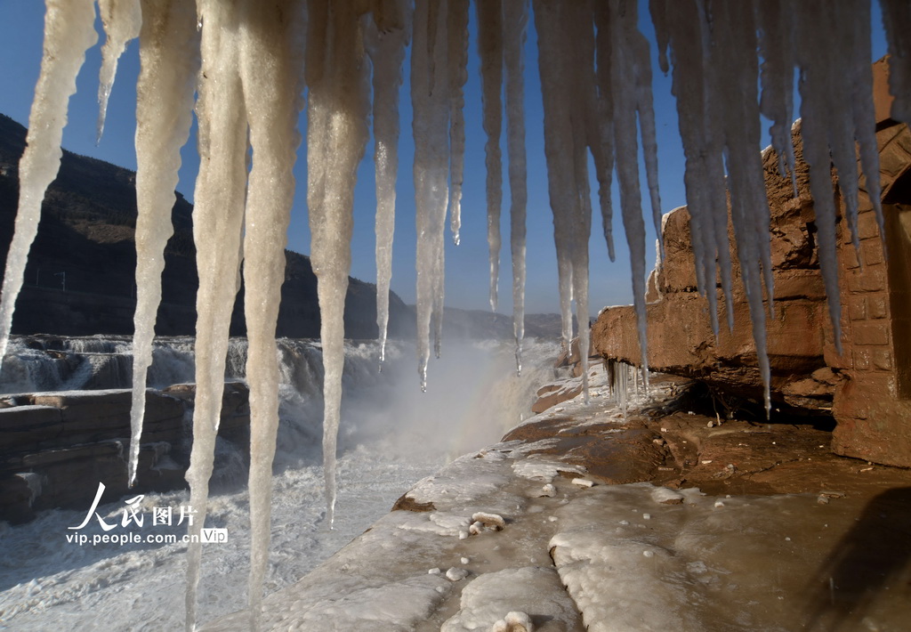 2025年12月6日，在位于晋陕交界的黄河壶口瀑布拍摄的冰挂景观。