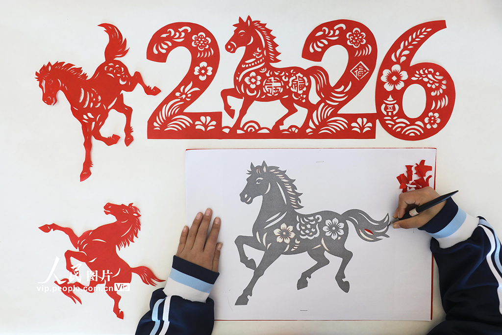 河北唐山：巧手剪纸迎新年【5】