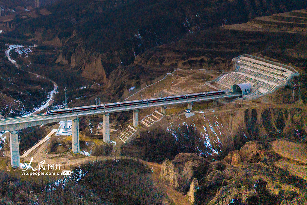 陕西：西延高铁开通运营【2】