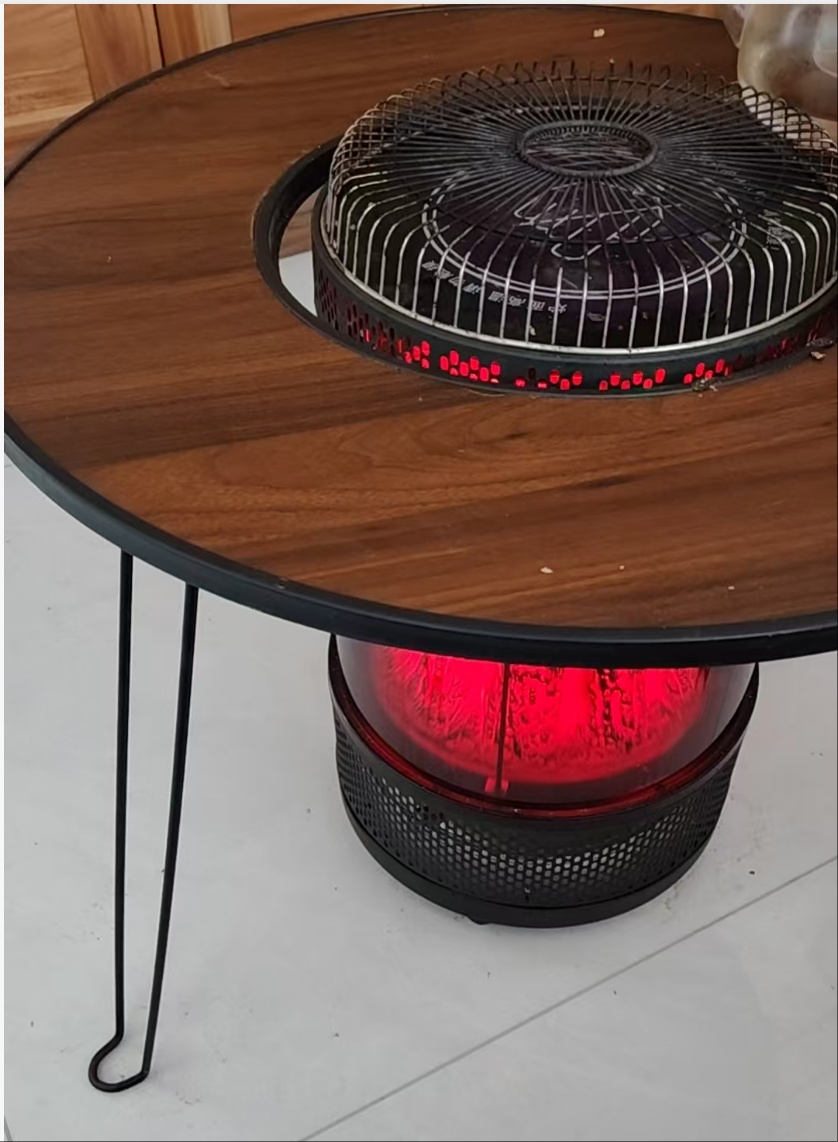 蓝光雍锦汇一业主用电暖器取暖。受访者供图