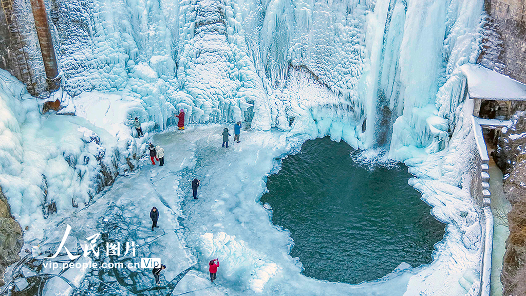 河北兴隆：天然冰瀑引客来【2】