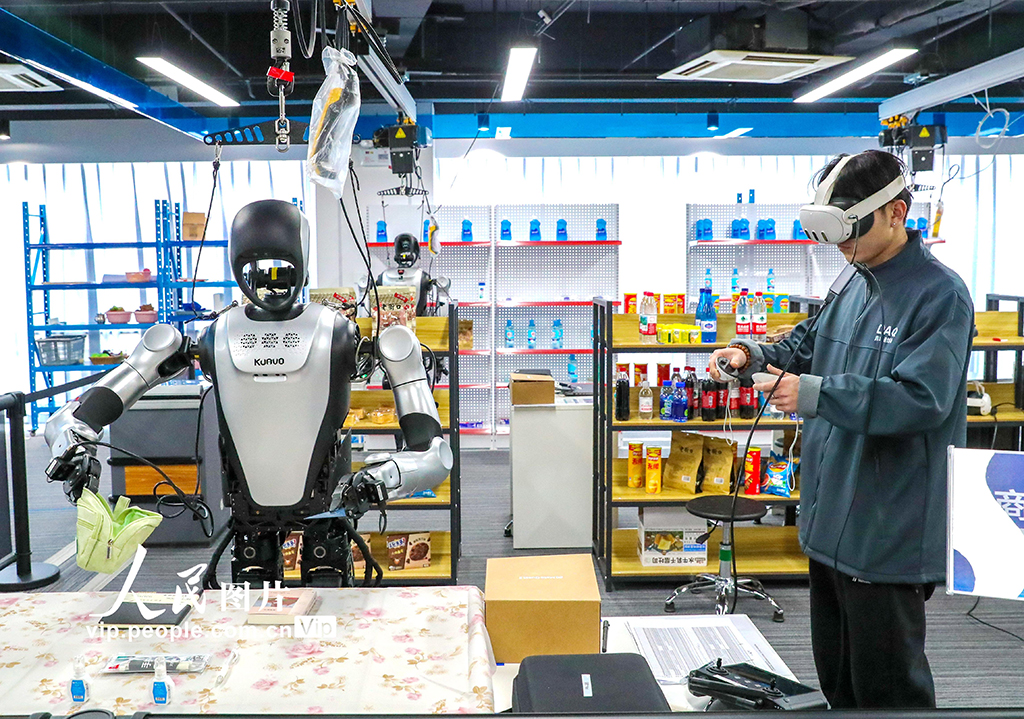 山东青岛：人形机器人“实训”忙【2】