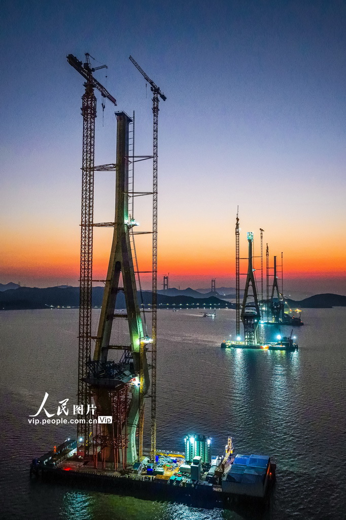 浙江舟山：青龙门特大桥三座主塔全部封顶【2】