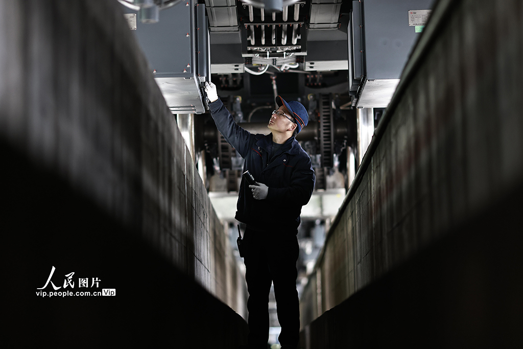 重庆：列车“体检”迎春运【3】