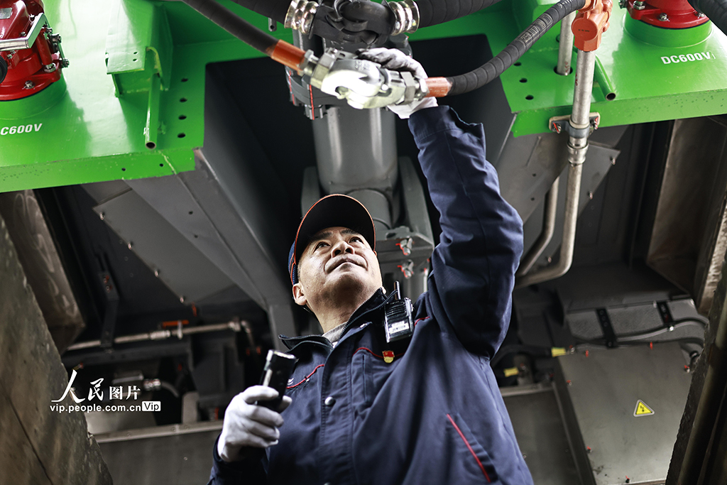 重庆：列车“体检”迎春运【5】