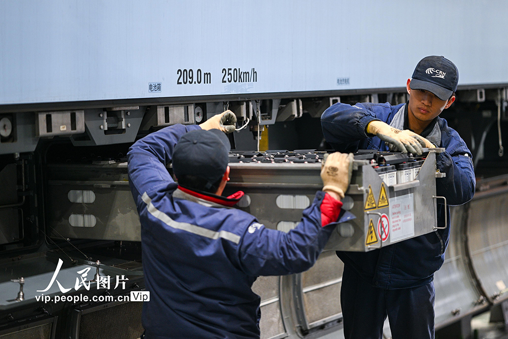 江苏南京：动车“体检”迎春运【8】