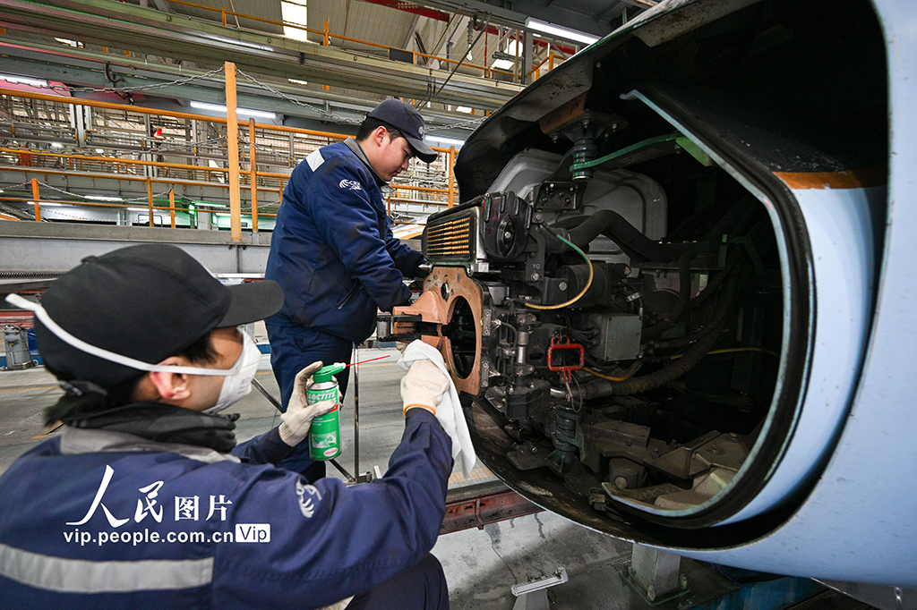 江苏南京：动车“体检”迎春运【5】