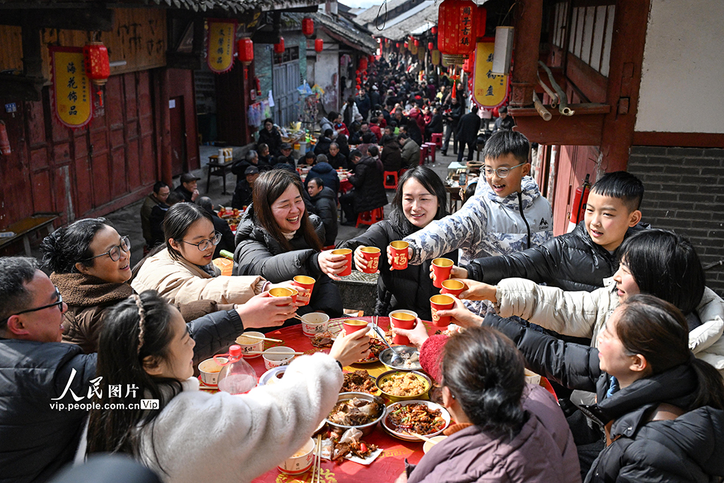 四川蓬安：千年古镇“团年宴”迎新春【2】