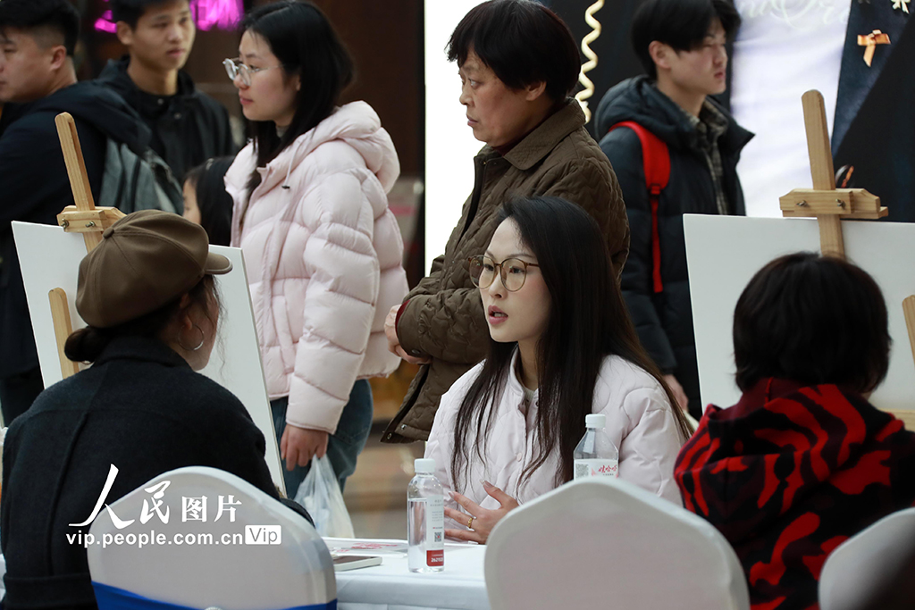 河南许昌：“人才夜市”招聘热【3】