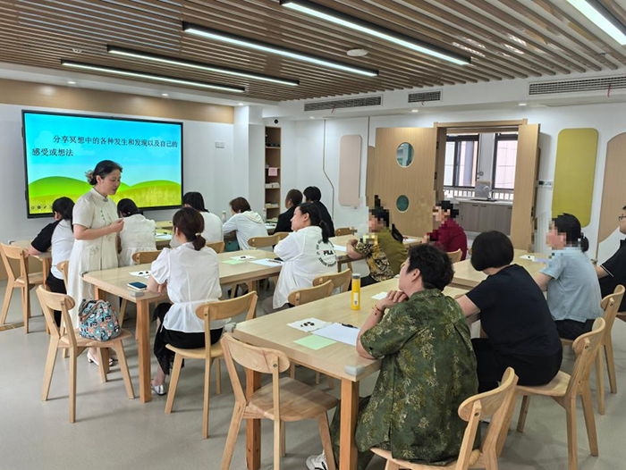高邮市未成年人保护中心开设家长课堂。人民网记者 刘文邦摄