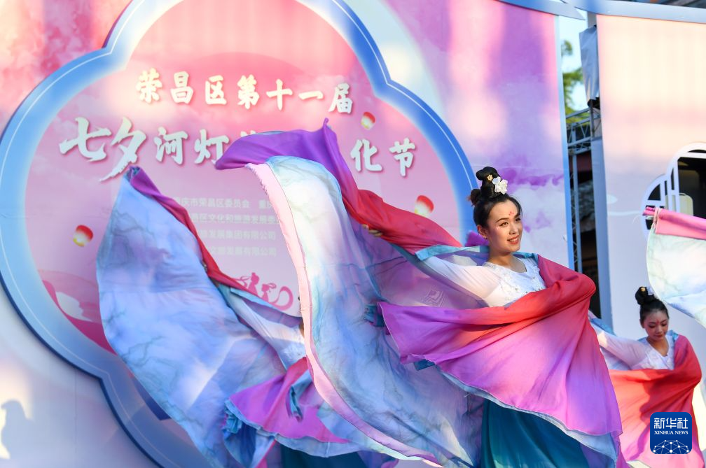 
上海交通大学医学院附属瑞金医院沈柏用医生黄牛预约代挂号电话重庆荣昌：传统节日点亮千年古镇