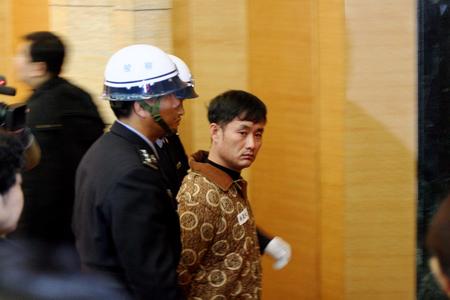 沈阳爆炸抢劫运钞车主犯被判死刑立即执行 (4