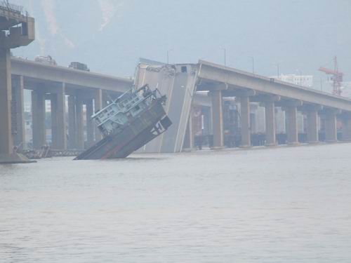 九江大桥坍塌事故原因已初步查明,系佛山籍"南桂机035" 运沙船违规