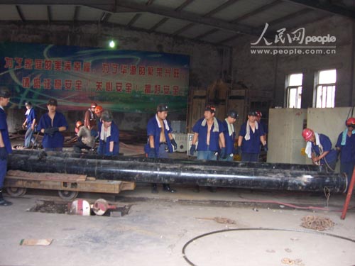 华源事故:4台水泵抽水 井内水位已下降20多米