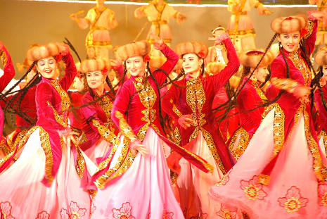 组图:乌鲁木齐首届新疆国际民族舞蹈节拉开帷