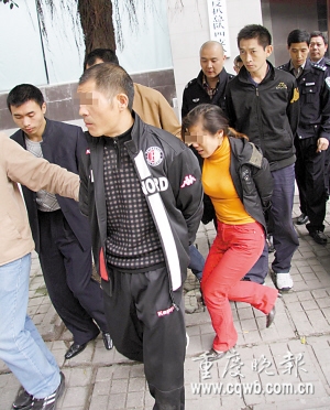 26人轮番藏身墙洞盗抢嫖客 嫖娼者遭抢不敢报