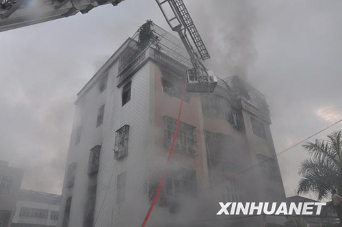 广东汕头发生重大火灾事故 17人伤亡